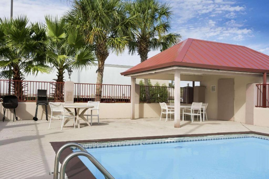 Super 8 By Wyndham Baton Rouge/I-12 Hotel Exterior photo
